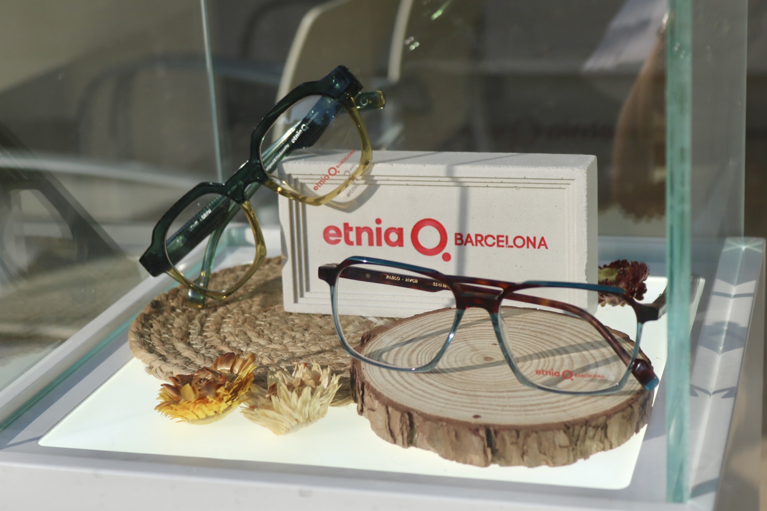 Monturas de Etnia Barcelona