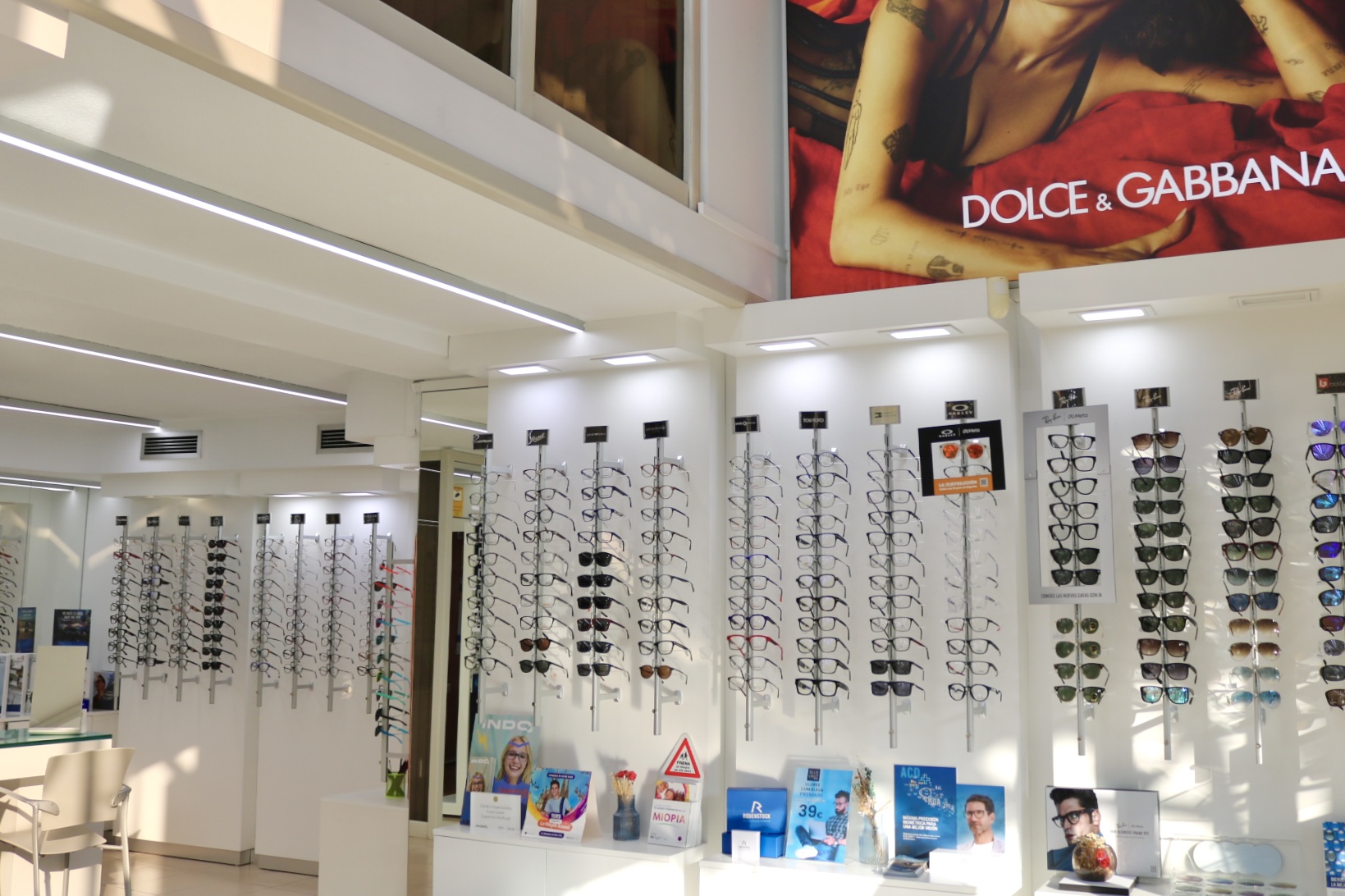 Exposición de gafas en Saldon