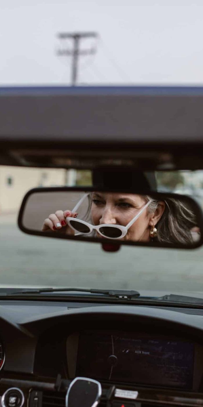 mujer coche Òptica Saldon Sant Cugat